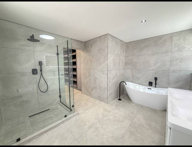4 BEDROOM FREEHOLD FOR SALE IN MIDSTREAM HEIGHTS